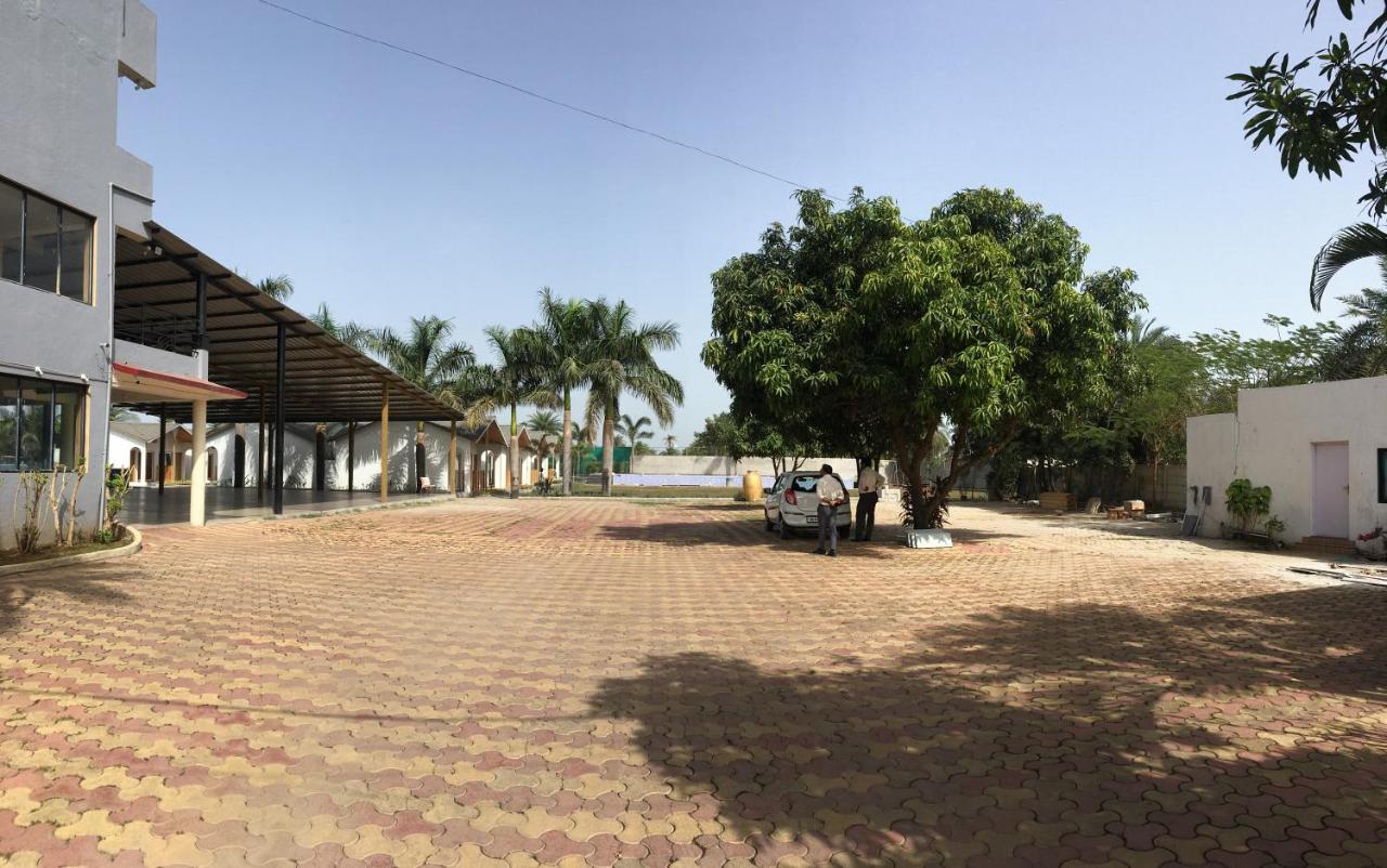Vits Daman Devka Beach Exterior photo