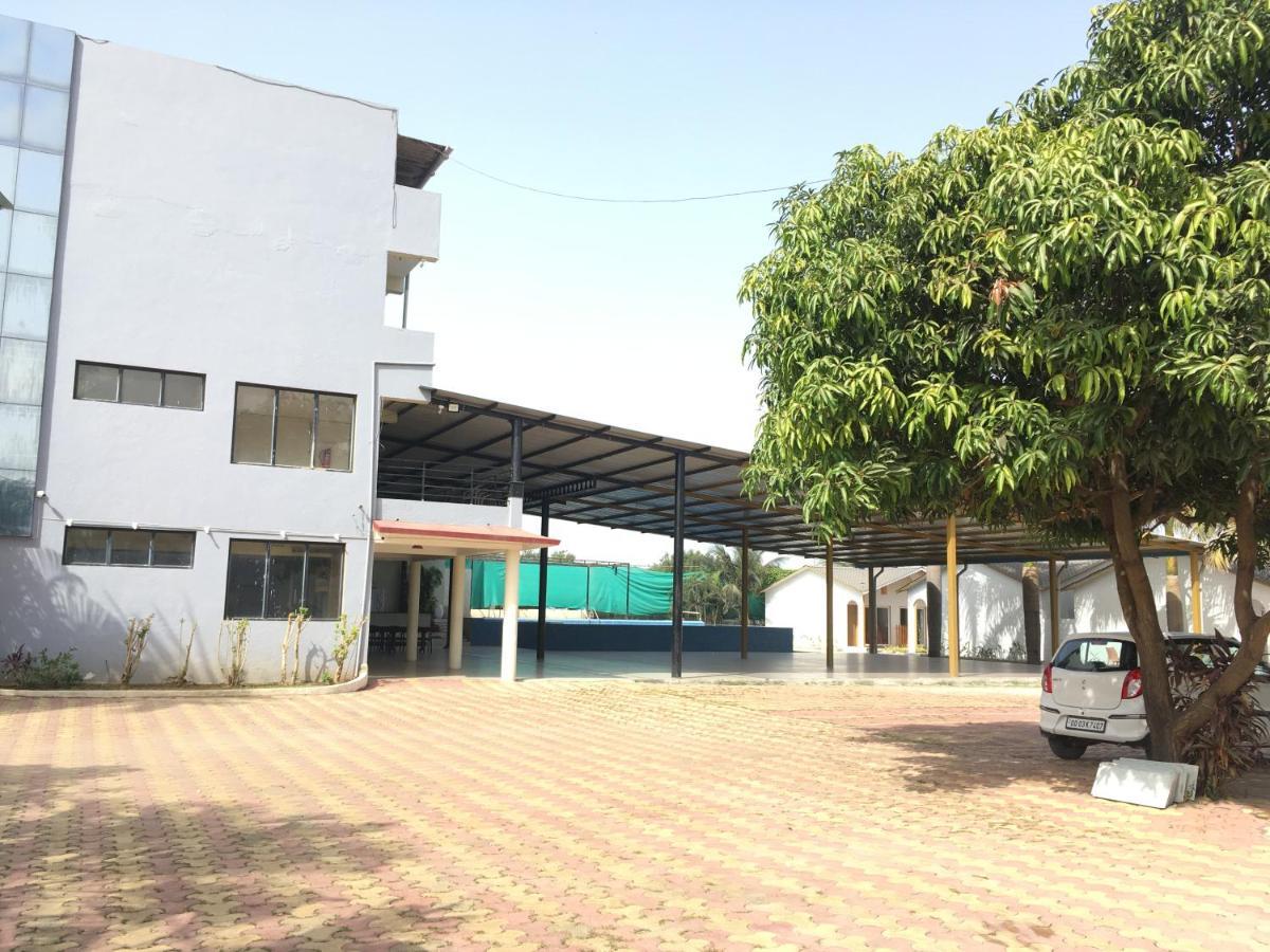 Vits Daman Devka Beach Exterior photo