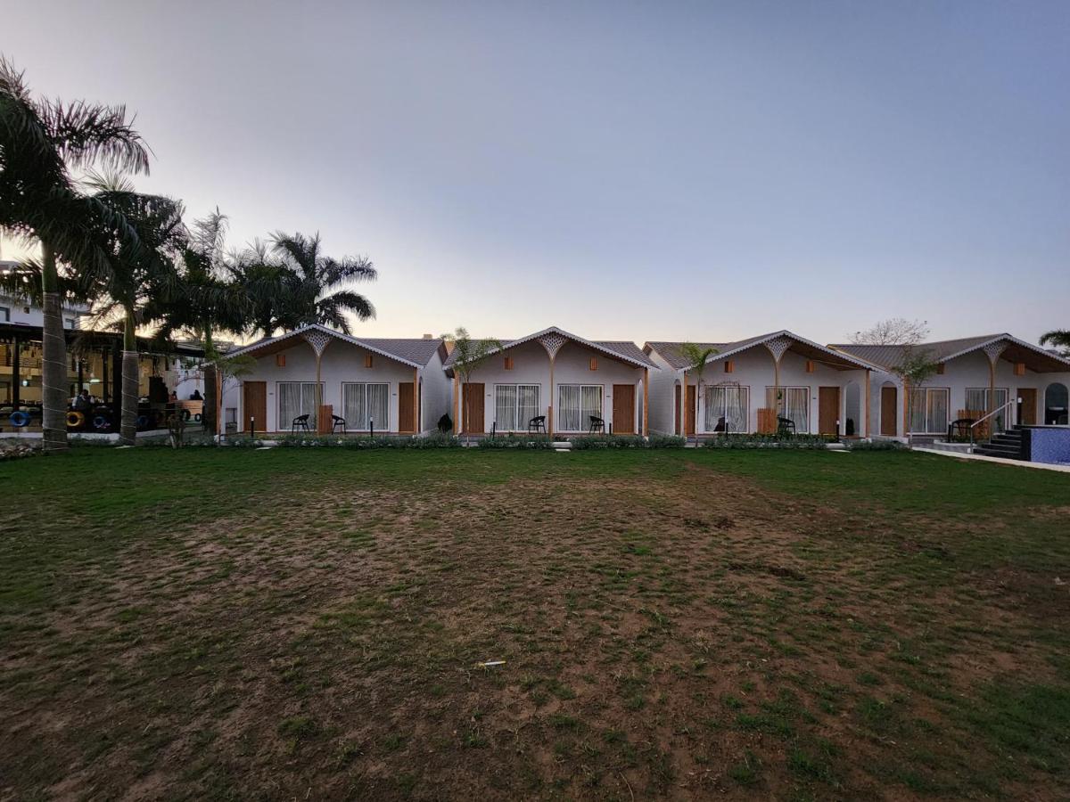 Vits Daman Devka Beach Exterior photo