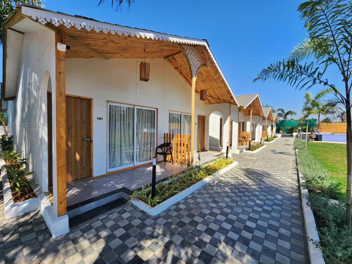 Vits Daman Devka Beach Exterior photo