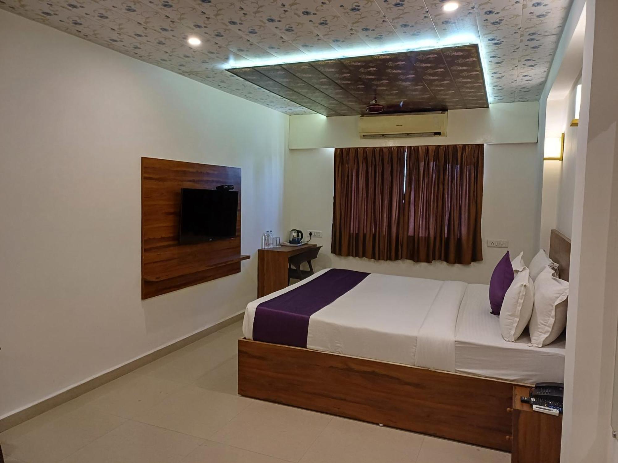 Vits Daman Devka Beach Exterior photo